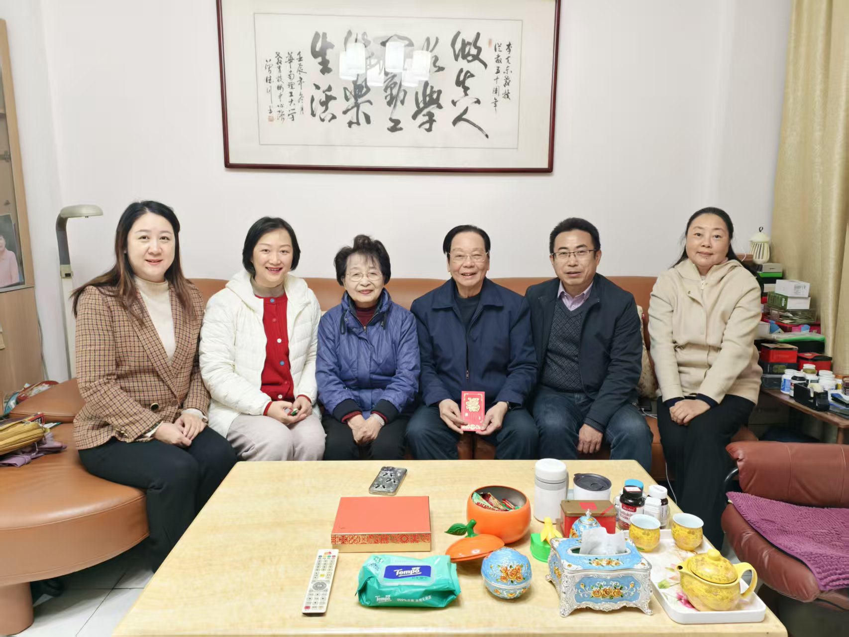 寒冬送暖情意浓，新春慰问暖人心 ——教育信息技术学院开展2026年新春慰问活动