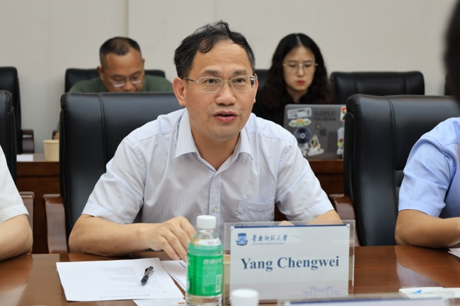 越南河内大学代表团一行访问我校